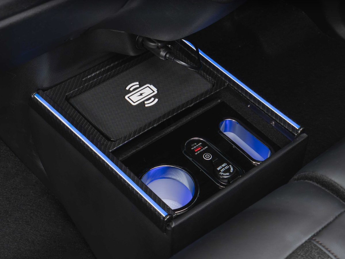 N-BOX�桼����ɬ����LED�դ����󥽡���ܥå����Ǽ���򥪥����˥��åץ��졼��