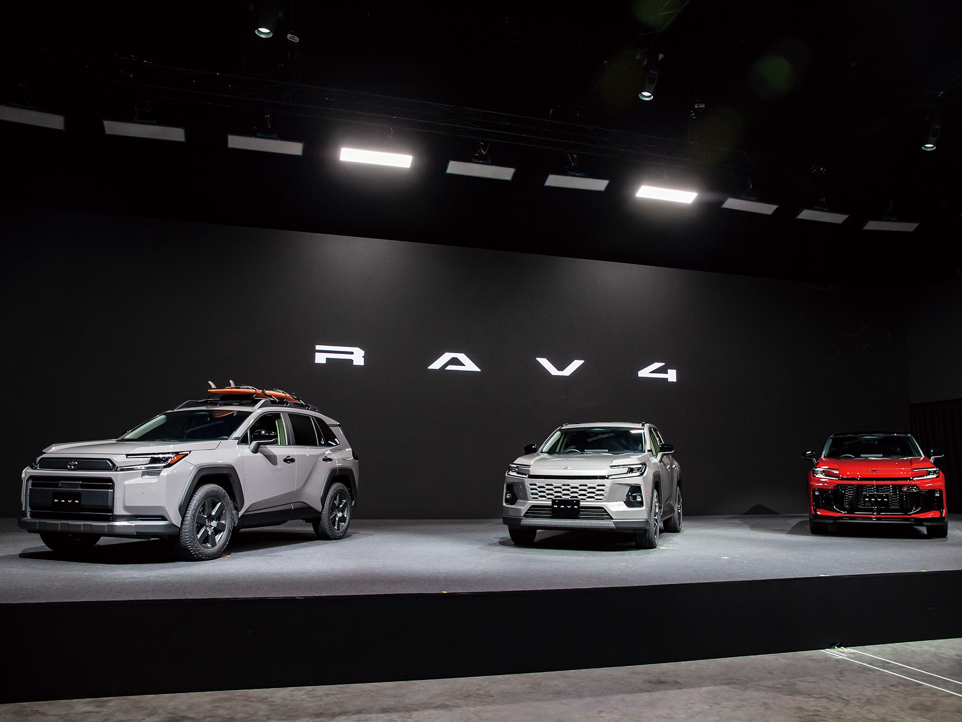 ���ܤο�����RAV4�� �ե��ǥ�����󥸤ǲ����Ѥ�ä����͵�SUV�ʲ��Υݥ����