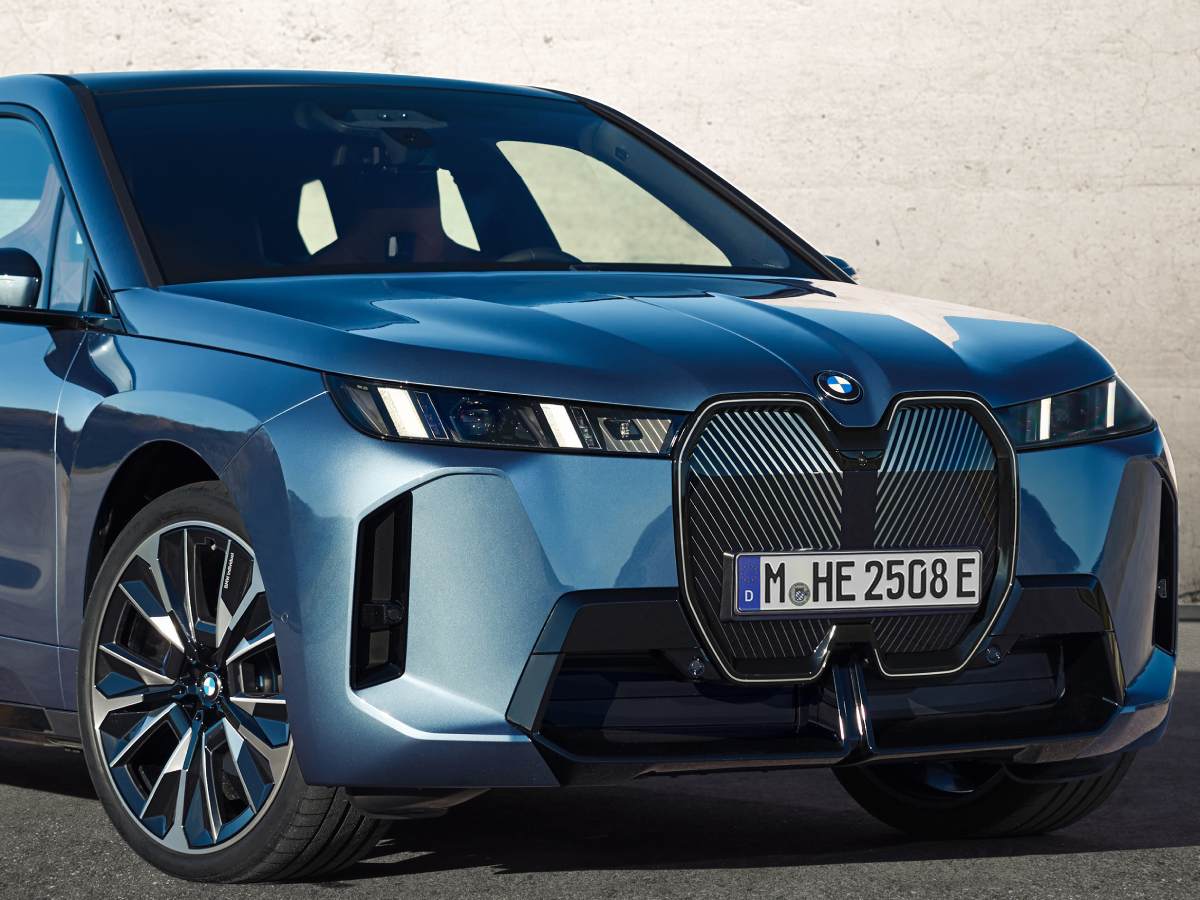 BMW ��iX�ץǥ�������������ݡ��ƥ������쥬��Ȥʿ��ե��������о�