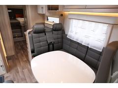 �礭�ʥơ��֥뤬���ꡢ��Ŭ�ˤ��ᤴ�����������ޤ��� 2