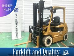 トヨタ　　フォークリフト・型式８ＦＢ２５・燃料タイプバッテリー・荷重２．１ｔ・揚高３．５Ｍ・マストの２段・フォークシフター　アワーメーター４６７０ｈ（トヨタ）