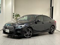 ２シリーズ　２１８ｄグランクーペＭスポーツＥＤジョイ＋ハイライＰ　【正規認定中古車】【全国正規ディーラー保証付／２年・走行距離無制限】赤革電動シート　シートヒーター　前後ドライブレコーダー　ワイヤレスチャージング　１８インチアルミホイール　禁煙車　パーキングアシスト（ＢＭＷ）