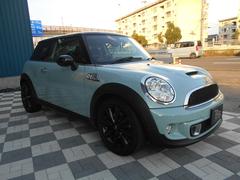 ��������ǯ���ΣͣɣΣɣ��ɥ��ϥå��Хå���������������㥿���ܥ��󥸥���ܤΣӥ��졼�ɤ����ˤ������ޤ������£ͣ���������ʣң������ˤǤ�ޥ��ʡ������󥸸�θ�����ǡ��ǽ����˶ᤤǯ���ε��Ťʰ���Ǥ��� 2