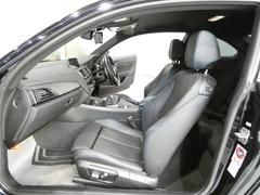 �֥롼�Υ��ƥå����ܤ��졢�Хå��쥹�Ȥˤϣͥ���������ܥ��ù����줿�֥�å��Υ������쥶�������ȡ������ȥҡ������դ��� 6