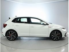���ʥ����ɥ��륨�åȤ���ϡ��ɥ��ȥܥǥ��ζѰ�Ƕ�����֤��顢���٤ι⤵�˥ե��륯�������θؤ�򴶤��ޤ��� 6