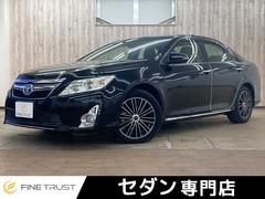 カムリ　ハイブリッド　禁煙車　バックカメラ　メモリーナビ　ＨＩＤヘッドライト　ＵＳＢポート　フルセグＴＶ　スマートキー　アイドリングストップ　横滑り防止装置　電動格納ミラー　ＥＴＣ　１７インチアルミホイール（トヨタ）